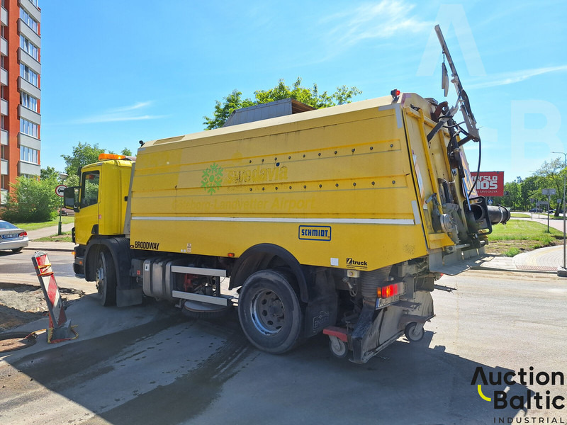 Scania P 94 - سياره كنس شوارع: صورة 4 Scania P 94 - سياره كنس شوارع: صورة 4