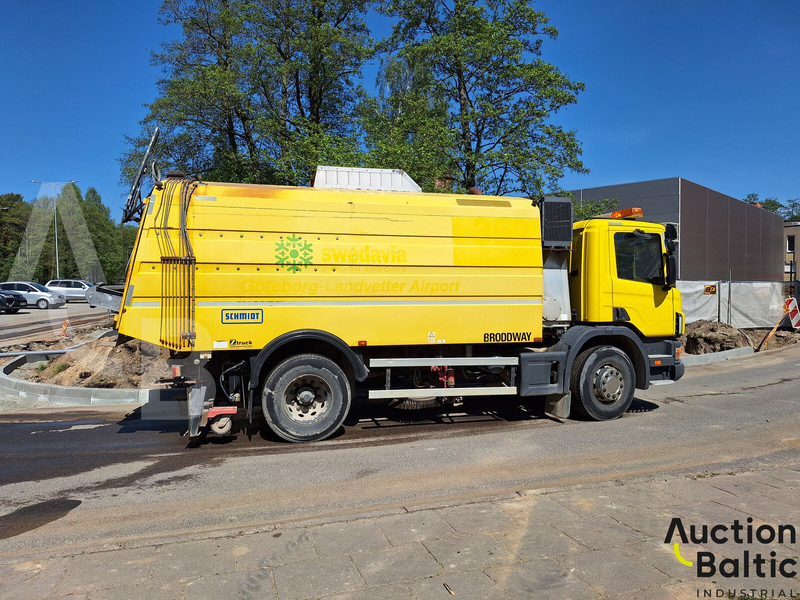 Scania P 94 - سياره كنس شوارع: صورة 3 Scania P 94 - سياره كنس شوارع: صورة 3
