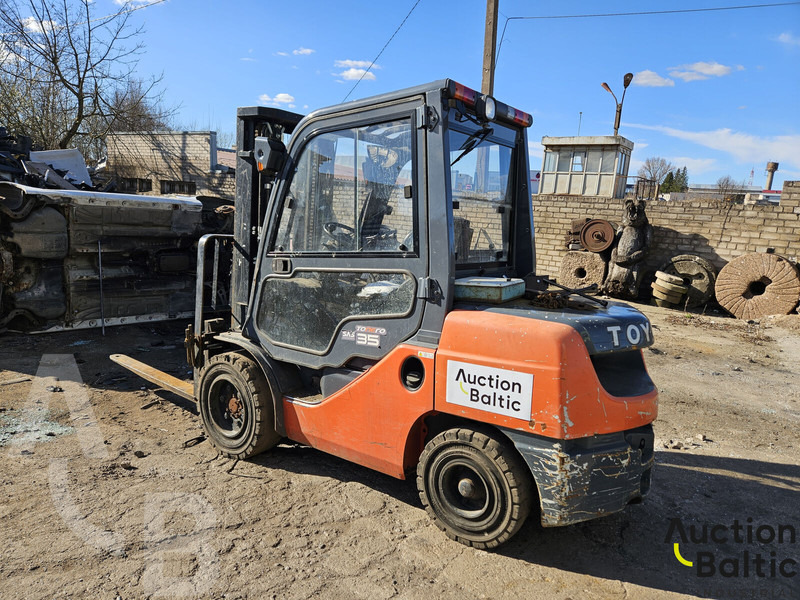 Toyota E 811 - رافعة شوكية ديزل: صورة 4 Toyota E 811 - رافعة شوكية ديزل: صورة 4