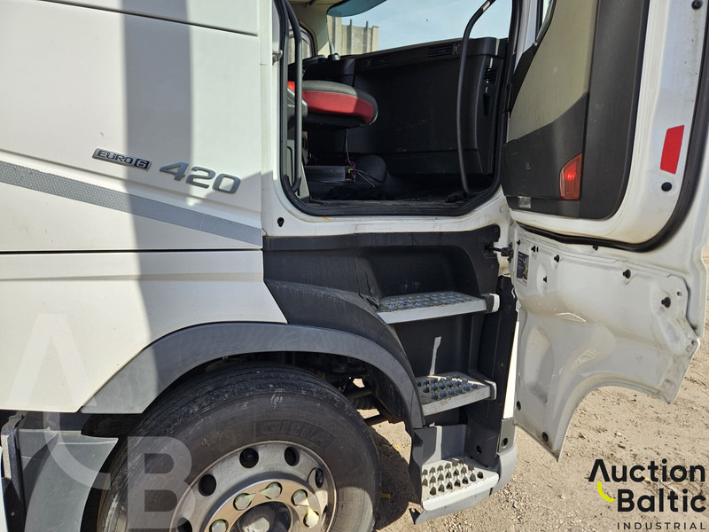 شاحنة صهريج لنقل الوقود Volvo FH 420: صورة 9