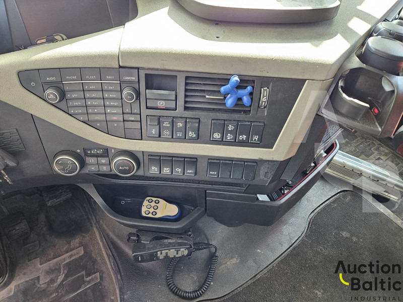 شاحنة صهريج لنقل الوقود Volvo FH 420: صورة 13