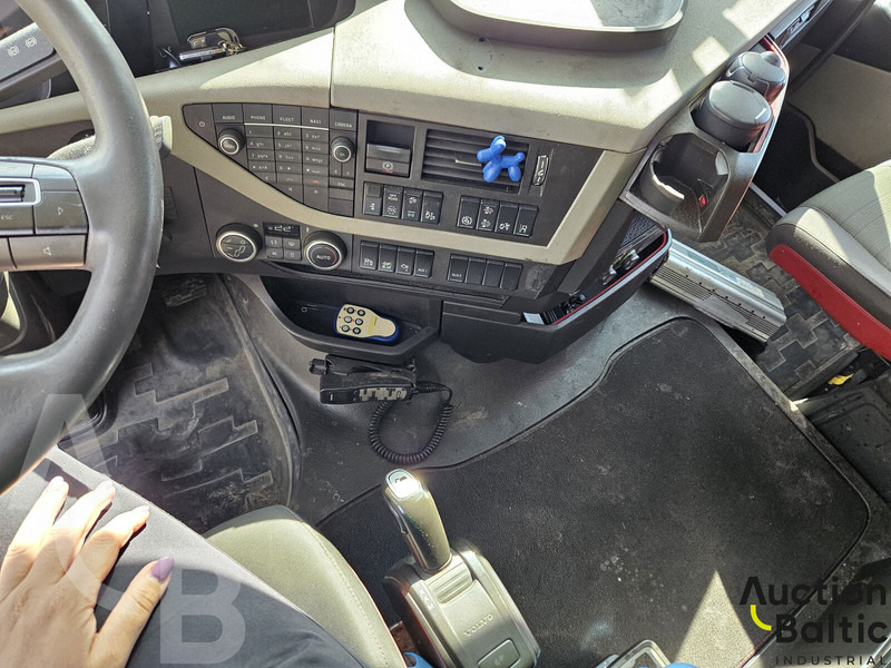 شاحنة صهريج لنقل الوقود Volvo FH 420: صورة 12