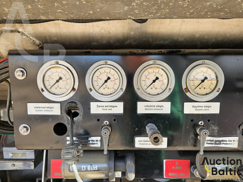 شاحنة صهريج لنقل الوقود Volvo FH 420: صورة 20