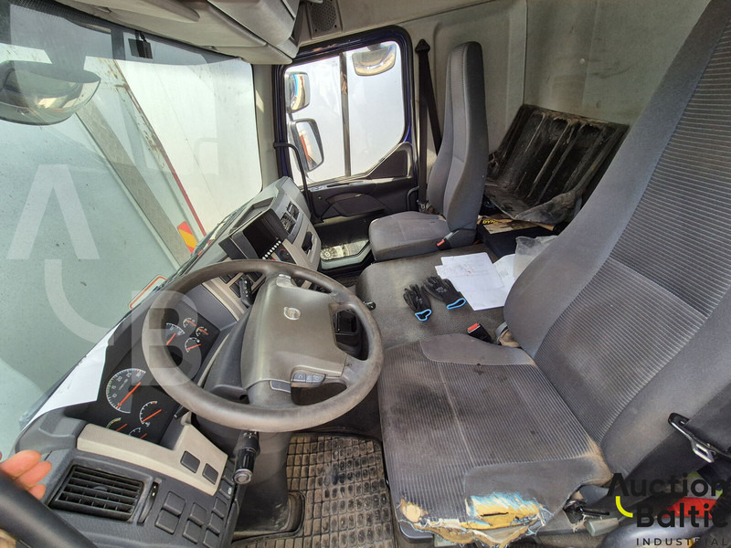 Volvo FL240 - شاحنة مقفلة: صورة 4 Volvo FL240 - شاحنة مقفلة: صورة 4