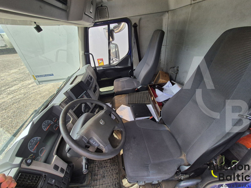 Volvo FL240 - شاحنة مقفلة: صورة 4 Volvo FL240 - شاحنة مقفلة: صورة 4
