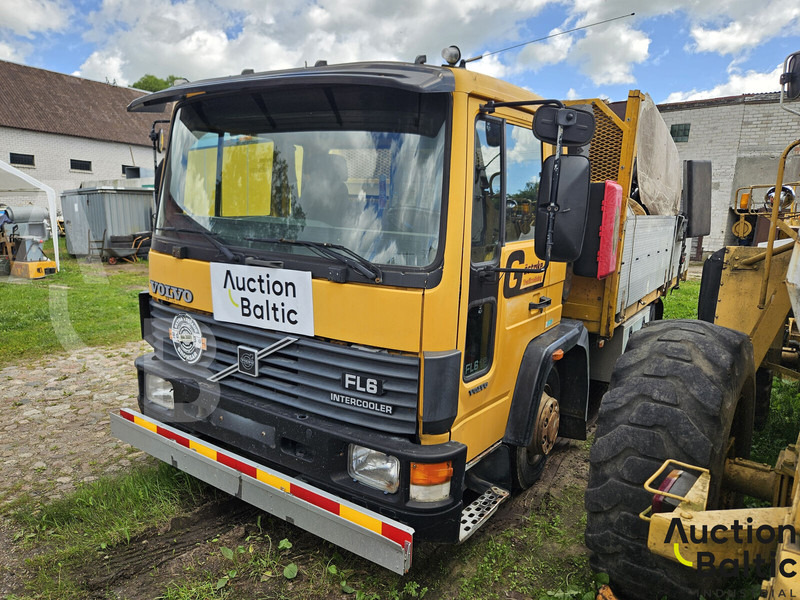 Volvo FL612 - شاحنات مسطحة: صورة 1 Volvo FL612 - شاحنات مسطحة: صورة 1