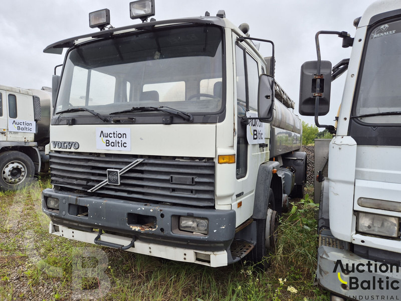 Volvo FL6 - شاحنة صهريج: صورة 1 Volvo FL6 - شاحنة صهريج: صورة 1