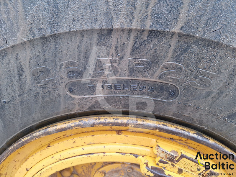 اللودر بعجل Volvo L 180 E: صورة 18