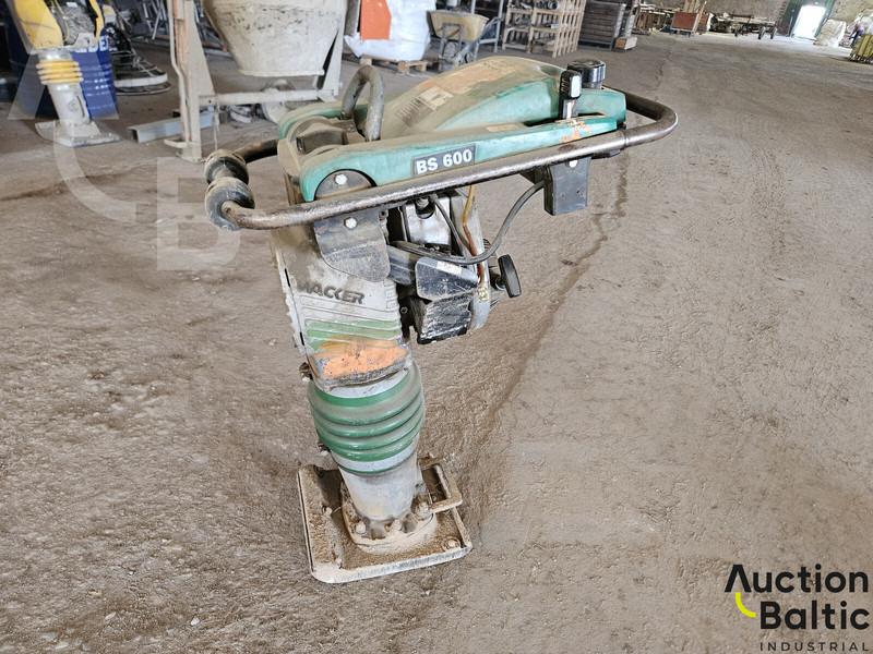 Wacker BS600 - لوحة اهتزازية: صورة 2 Wacker BS600 - لوحة اهتزازية: صورة 2