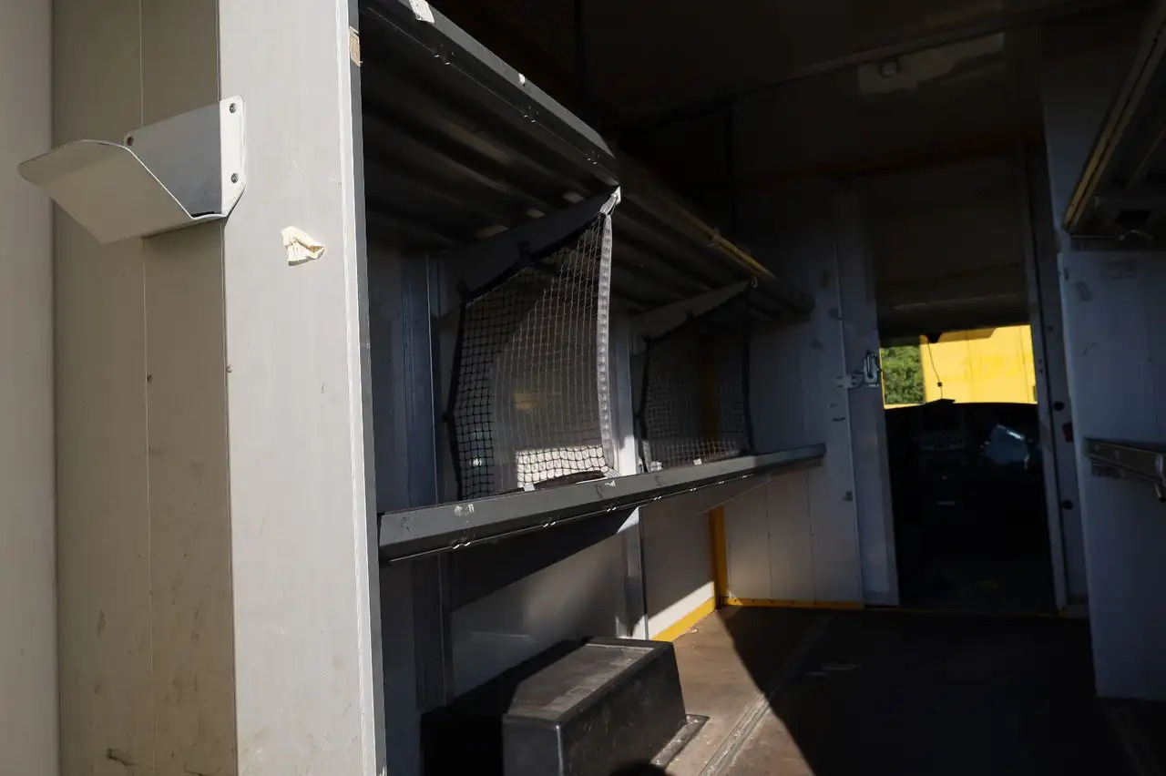 شاحنة مغلقة الصندوق Iveco Daily/ Regalsystem/Luftfeder/KURZ/1. Hand: صورة 8 شاحنة مغلقة الصندوق Iveco Daily/ Regalsystem/Luftfeder/KURZ/1. Hand: صورة 8