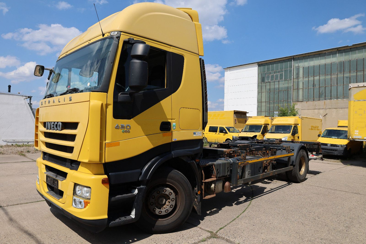 Iveco STRALIS/Magirus/L042/1. Hand - شاحنات الحاويات / جسم علوي قابل للتغيير شاحنة: صورة 2 Iveco STRALIS/Magirus/L042/1. Hand - شاحنات الحاويات / جسم علوي قابل للتغيير شاحنة: صورة 2