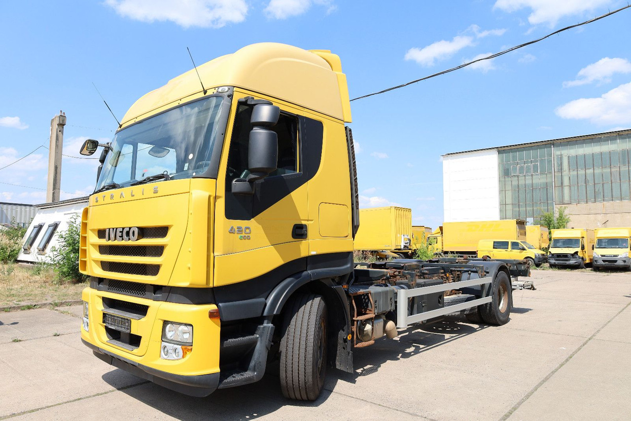 Iveco STRALIS/Magirus/L042/1. Hand - شاحنات الحاويات / جسم علوي قابل للتغيير شاحنة: صورة 2 Iveco STRALIS/Magirus/L042/1. Hand - شاحنات الحاويات / جسم علوي قابل للتغيير شاحنة: صورة 2