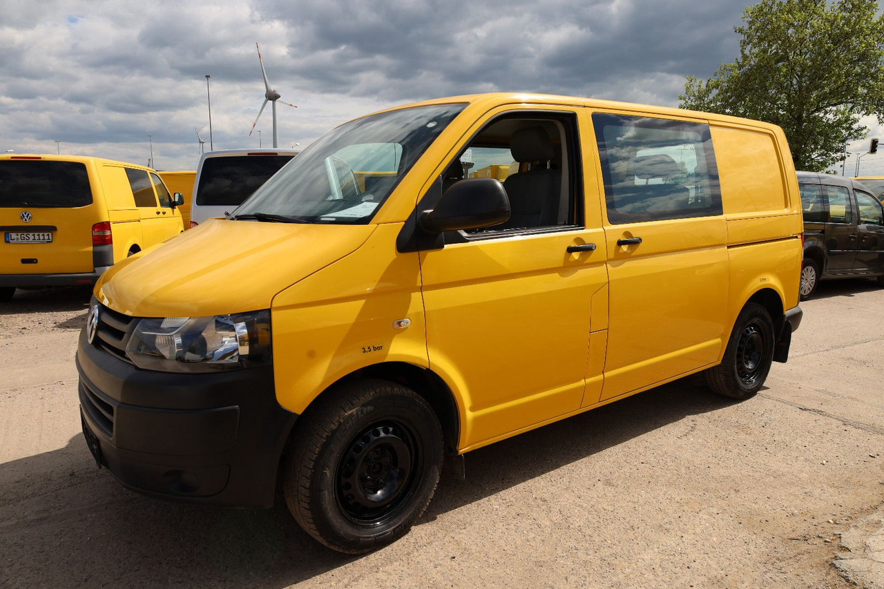 Volkswagen T5 Transporter Kasten-Kombi 2.0 TDI/EU5/5-Sitze - ميكروباص: صورة 4 Volkswagen T5 Transporter Kasten-Kombi 2.0 TDI/EU5/5-Sitze - ميكروباص: صورة 4
