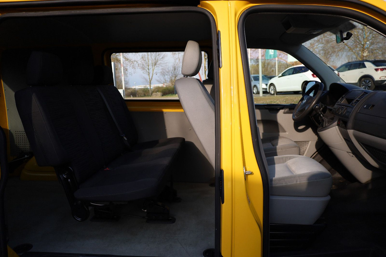 Volkswagen T5 Transporter Kasten-Kombi 2.0 TDI/EU5/5-Sitze - ميكروباص: صورة 4 Volkswagen T5 Transporter Kasten-Kombi 2.0 TDI/EU5/5-Sitze - ميكروباص: صورة 4