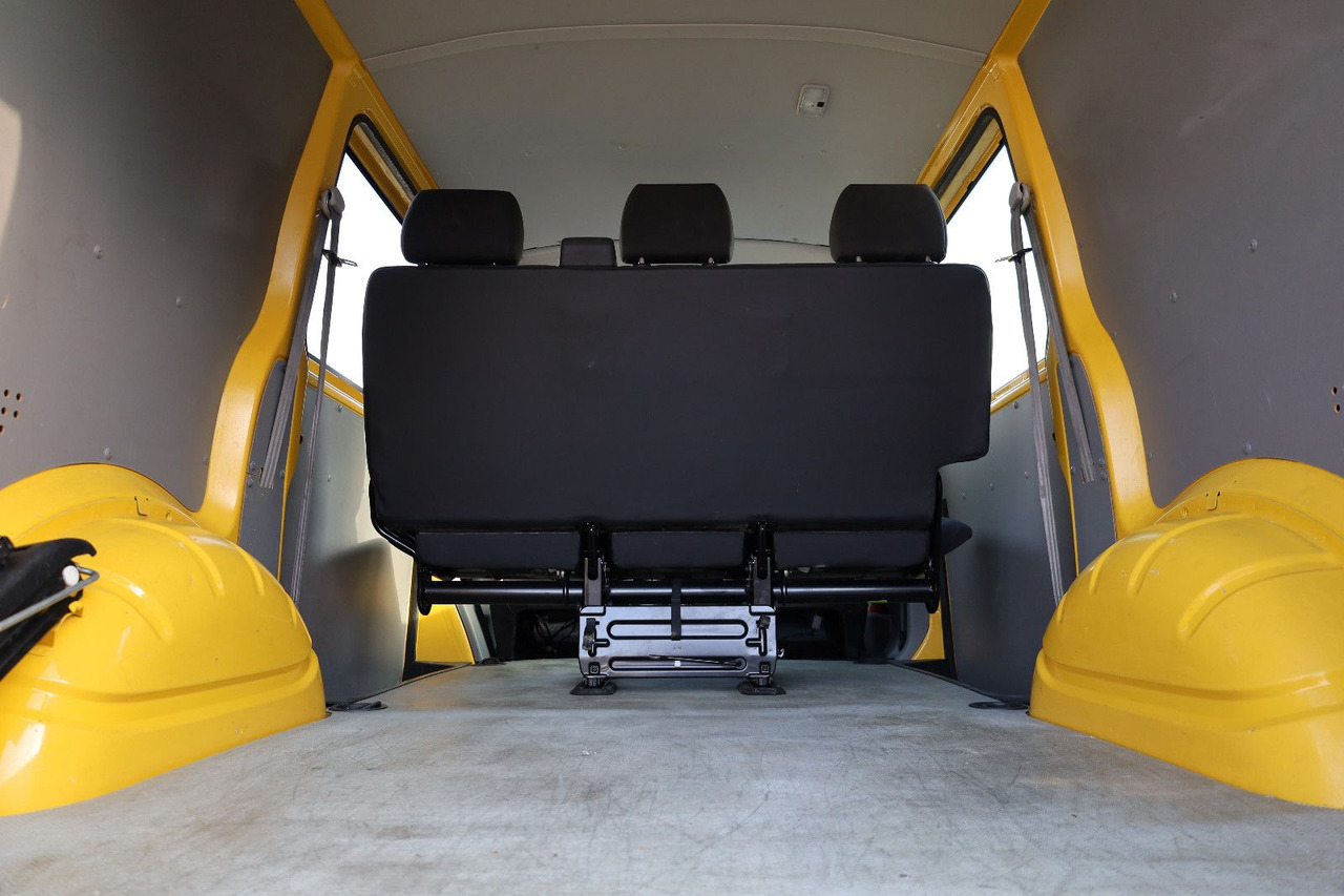 Volkswagen T5 Transporter Kasten-Kombi 2.0 TDI/EU5/5-Sitze - ميكروباص: صورة 5 Volkswagen T5 Transporter Kasten-Kombi 2.0 TDI/EU5/5-Sitze - ميكروباص: صورة 5