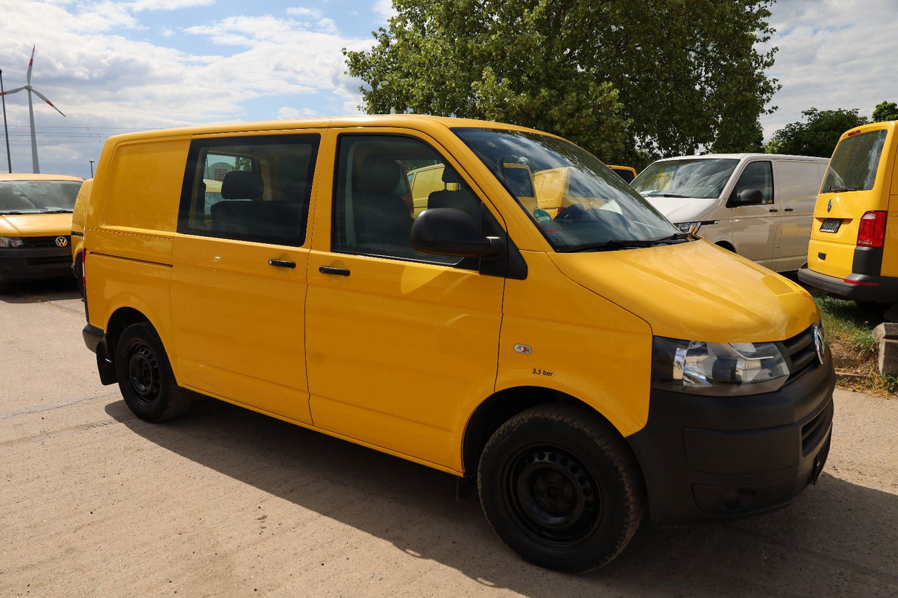 Volkswagen T5 Transporter Kasten-Kombi 2.0 TDI/EU5/5-Sitze - ميكروباص: صورة 5 Volkswagen T5 Transporter Kasten-Kombi 2.0 TDI/EU5/5-Sitze - ميكروباص: صورة 5