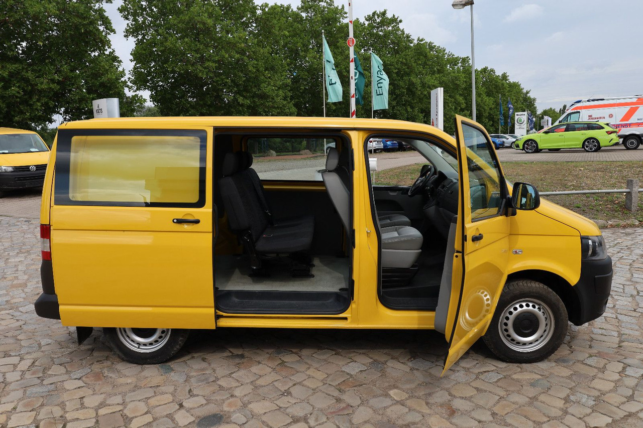 Volkswagen T5 Transporter Kasten-Kombi 2.0 TDI/EU5/5-Sitze - ميكروباص: صورة 2 Volkswagen T5 Transporter Kasten-Kombi 2.0 TDI/EU5/5-Sitze - ميكروباص: صورة 2