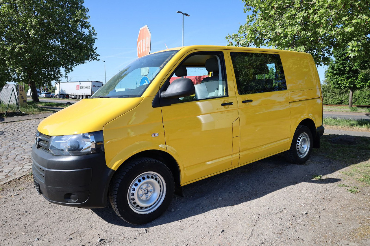 Volkswagen T5 Transporter Kasten-Kombi 2.0 TDI/EU5/5-Sitze - ميكروباص: صورة 3 Volkswagen T5 Transporter Kasten-Kombi 2.0 TDI/EU5/5-Sitze - ميكروباص: صورة 3