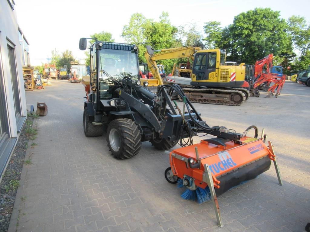 GiANT V452T X-Tra HD Kehrmaschine/Streuer - اللودر بعجل: صورة 2 GiANT V452T X-Tra HD Kehrmaschine/Streuer - اللودر بعجل: صورة 2