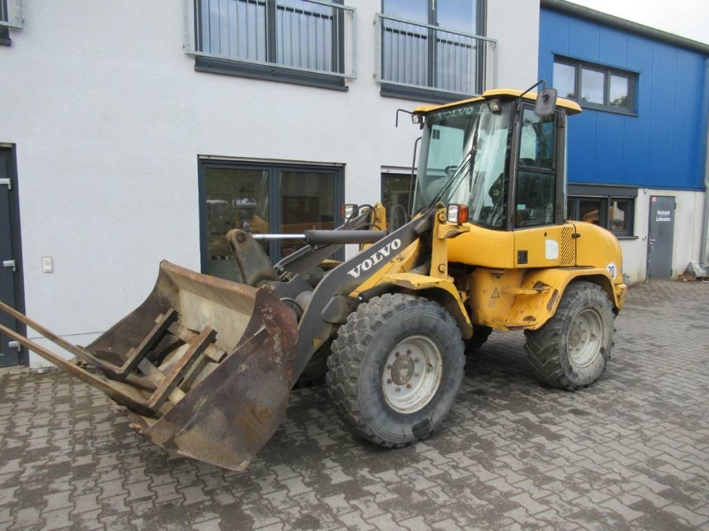 Volvo L 30 B - اللودر بعجل: صورة 2 Volvo L 30 B - اللودر بعجل: صورة 2