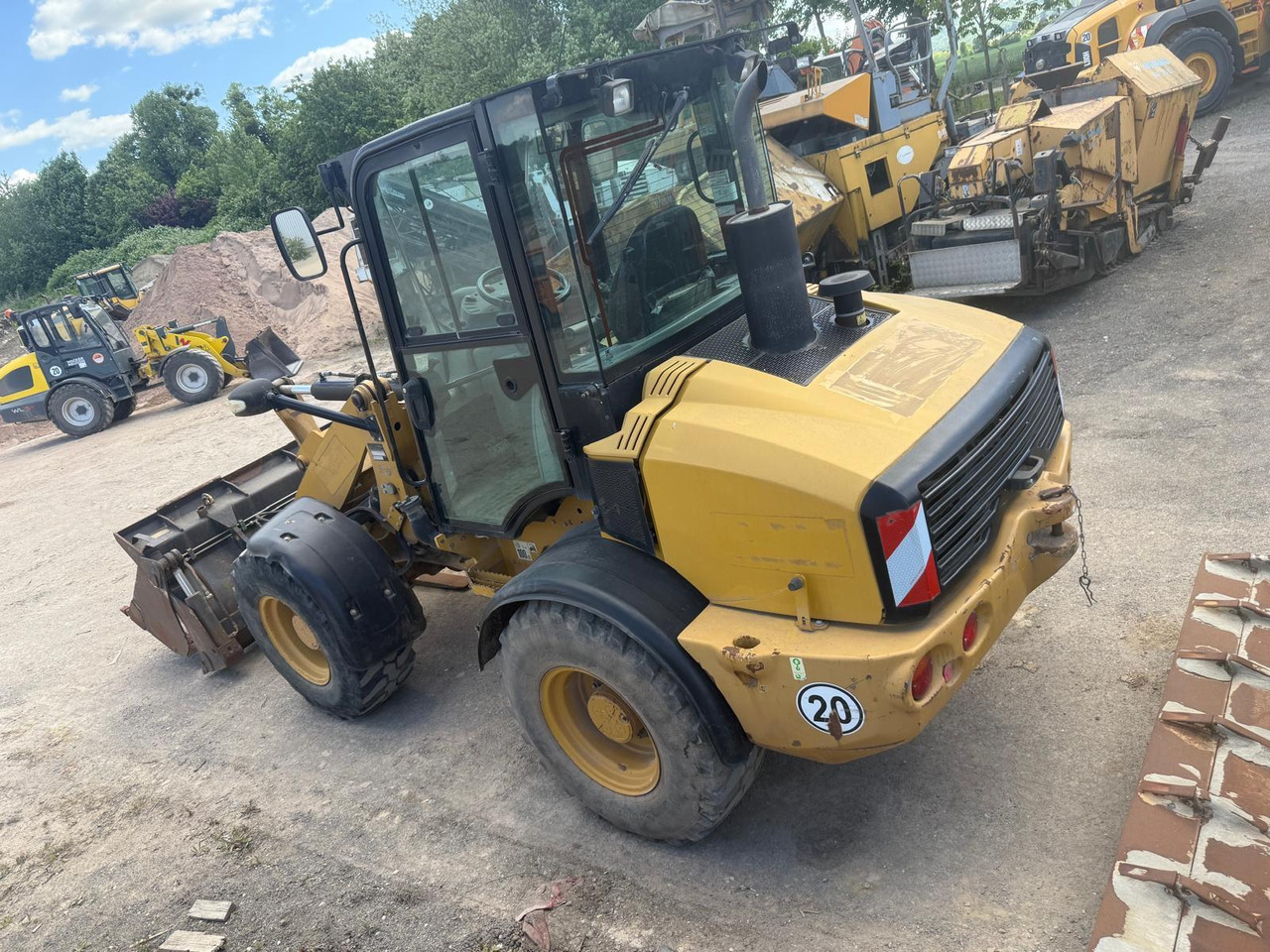 Caterpillar 908 H 2 mal verfügbar - اللودر بعجل: صورة 1 Caterpillar 908 H 2 mal verfügbar - اللودر بعجل: صورة 1