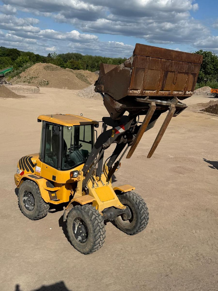 Volvo L 30 B-Z/K incl. 3-1shovel and fork - اللودر بعجل: صورة 2 Volvo L 30 B-Z/K incl. 3-1shovel and fork - اللودر بعجل: صورة 2