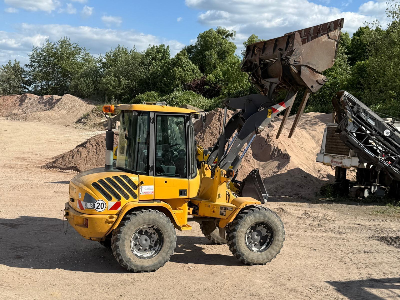 Volvo L 30 B-Z/K incl. 3-1shovel and fork - اللودر بعجل: صورة 1 Volvo L 30 B-Z/K incl. 3-1shovel and fork - اللودر بعجل: صورة 1
