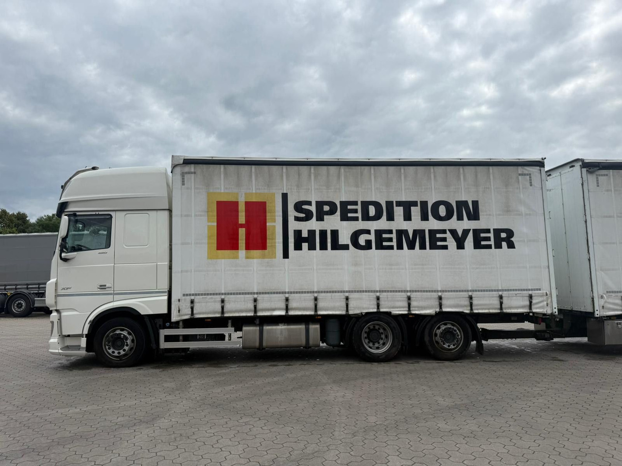DAF XF 480 FAN LowDeck 6x2 Jumbo Inklusive Anhänger - شاحنة ستارة, مقطورة ستارة جانبية: صورة 3 DAF XF 480 FAN LowDeck 6x2 Jumbo Inklusive Anhänger - شاحنة ستارة, مقطورة ستارة جانبية: صورة 3