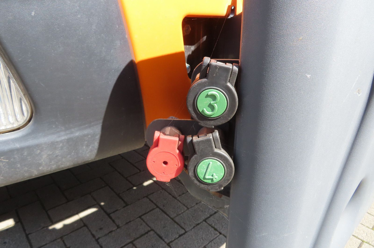 FUSO Canter 6 C 18 4x4 Kommunal Winterdienst - قلاب صغير: صورة 4 FUSO Canter 6 C 18 4x4 Kommunal Winterdienst - قلاب صغير: صورة 4