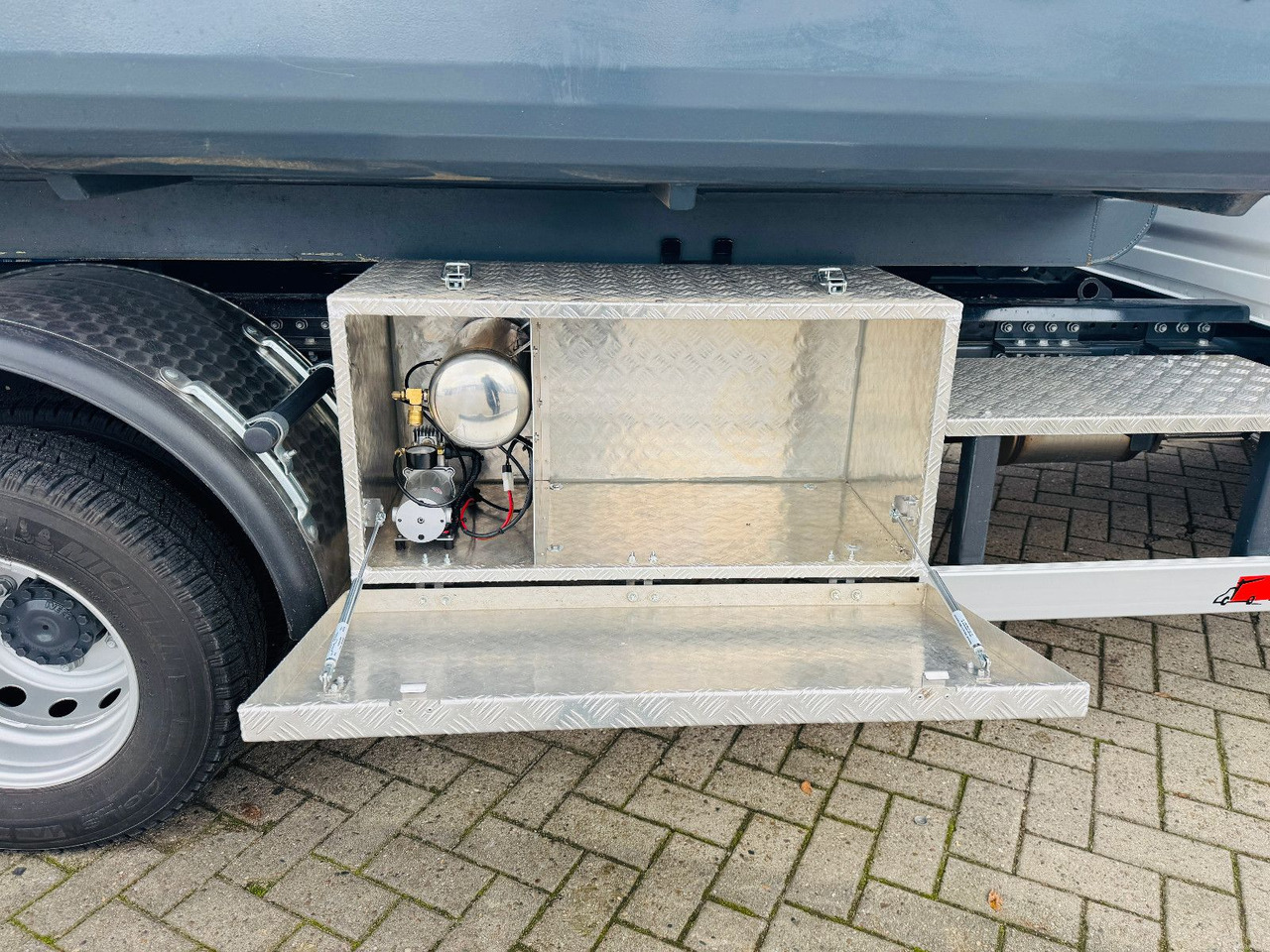 Iveco Daily 70C18H Hyva Abrollkipper - شاحنة ذات خطاف: صورة 5 Iveco Daily 70C18H Hyva Abrollkipper - شاحنة ذات خطاف: صورة 5