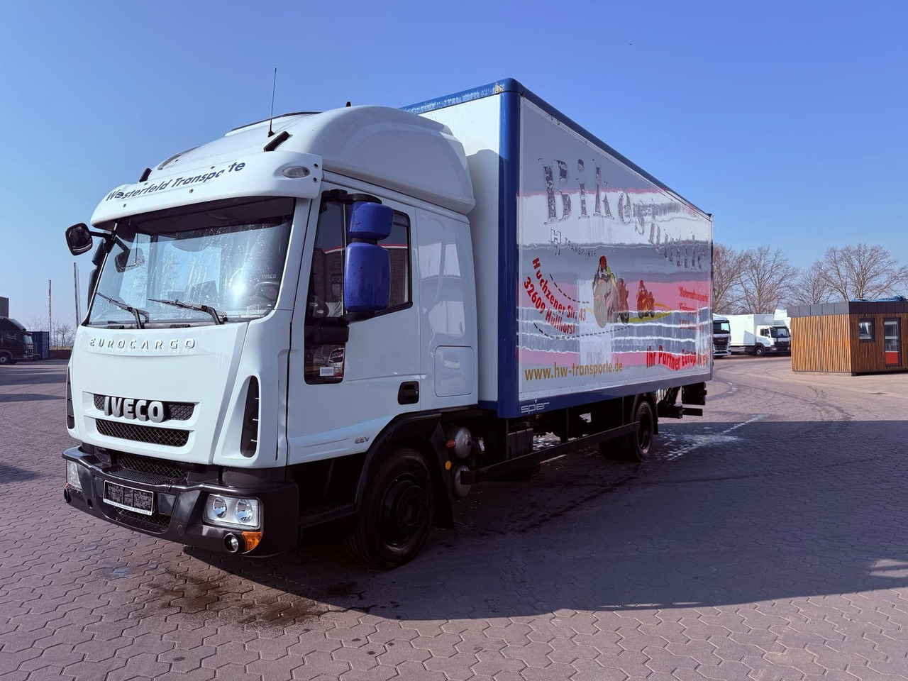 Iveco EEV 80E22 EuroCargo Koffer mit Ladebordwand 1T - شاحنة مقفلة: صورة 2 Iveco EEV 80E22 EuroCargo Koffer mit Ladebordwand 1T - شاحنة مقفلة: صورة 2