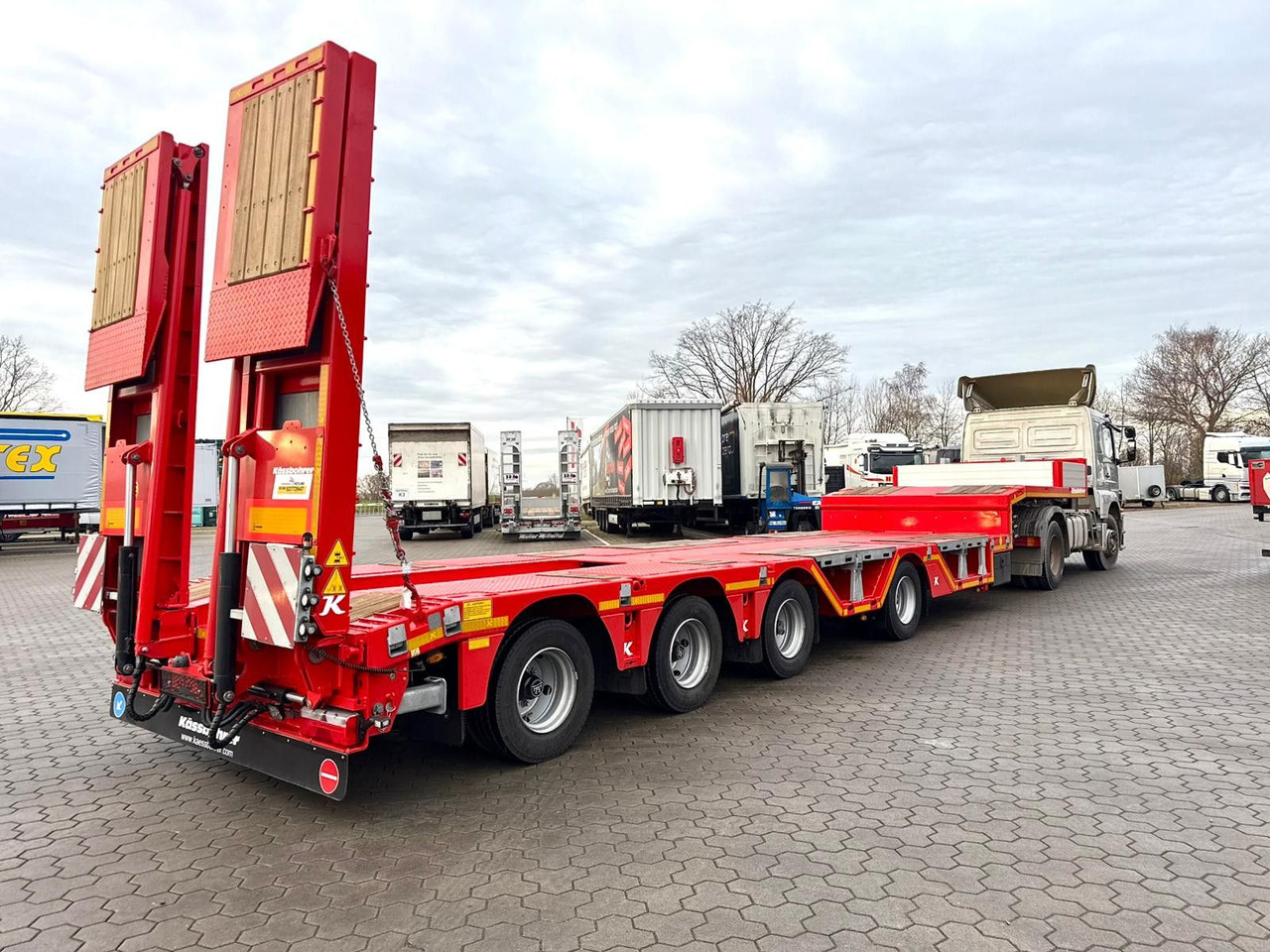 Kässbohrer K.SLA R 4 / 2N 18/40 Tieflader Radmulden tele - عربة منخفضة مسطحة نصف مقطورة: صورة 2 Kässbohrer K.SLA R 4 / 2N 18/40 Tieflader Radmulden tele - عربة منخفضة مسطحة نصف مقطورة: صورة 2