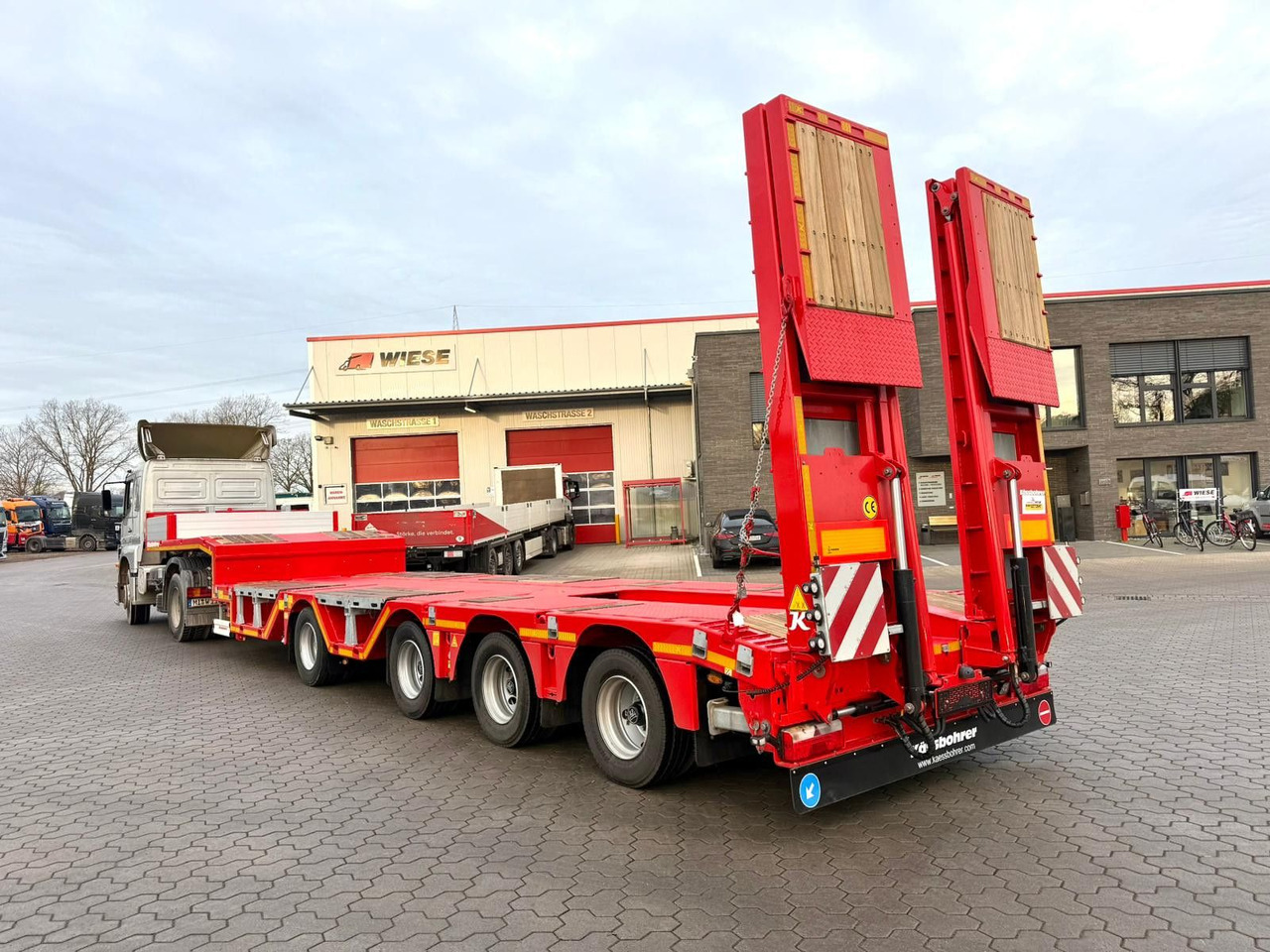 Kässbohrer K.SLA R 4 / 2N 18/40 Tieflader Radmulden tele - عربة منخفضة مسطحة نصف مقطورة: صورة 1 Kässbohrer K.SLA R 4 / 2N 18/40 Tieflader Radmulden tele - عربة منخفضة مسطحة نصف مقطورة: صورة 1