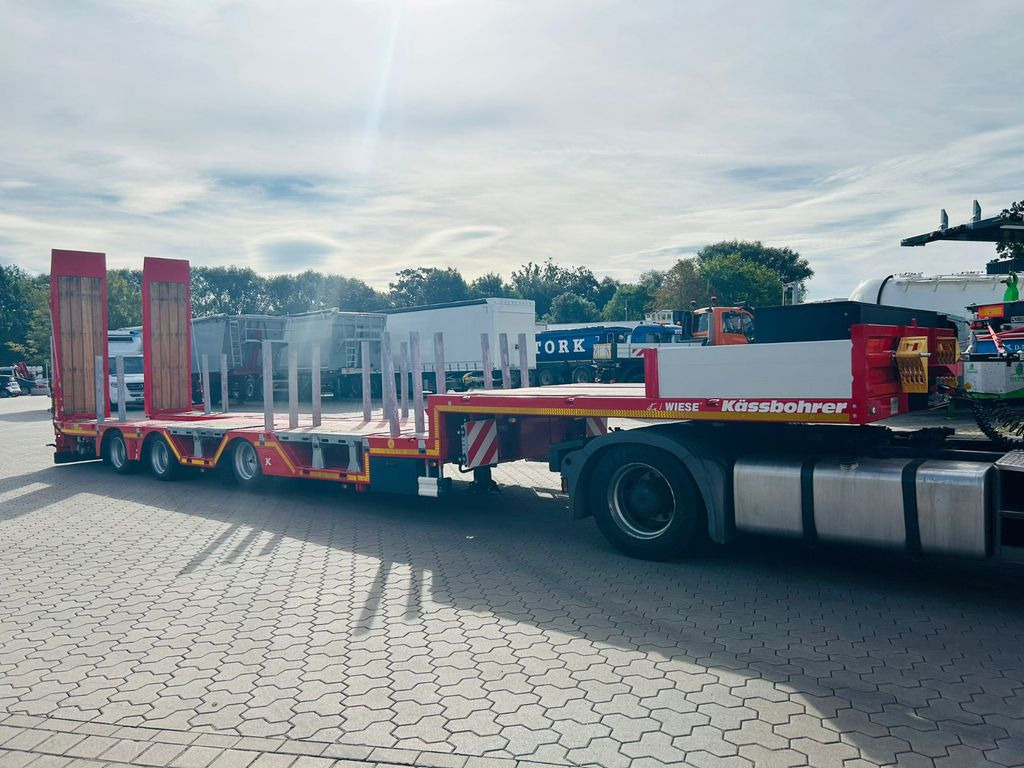 Kässbohrer KSLA RJ Mega Jumbo Tieflader mit Radmulden tele - عربة منخفضة مسطحة نصف مقطورة: صورة 4 Kässbohrer KSLA RJ Mega Jumbo Tieflader mit Radmulden tele - عربة منخفضة مسطحة نصف مقطورة: صورة 4