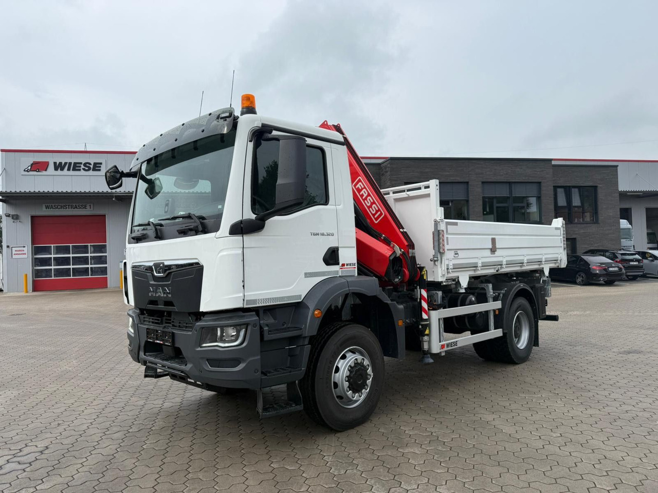 MAN 18.320 4x4 mit Fassi Ladekran Sofort Verfügbar - شاحنة قلاب, شاحنة كرين: صورة 1 MAN 18.320 4x4 mit Fassi Ladekran Sofort Verfügbar - شاحنة قلاب, شاحنة كرين: صورة 1