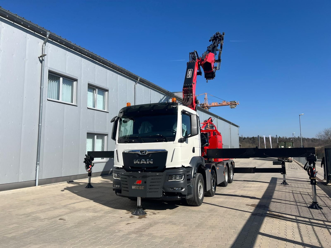 MAN 8x4 mit F1150RA.2.28 L616 Winde, 2.per. Korb - شاحنات مسطحة, شاحنة كرين: صورة 4 MAN 8x4 mit F1150RA.2.28 L616 Winde, 2.per. Korb - شاحنات مسطحة, شاحنة كرين: صورة 4