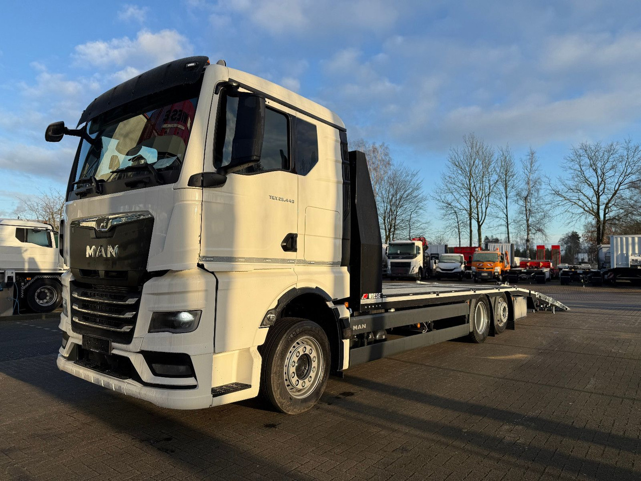 MAN Baumaschinen- Arbeitsbühnentransporter Rampen - شاحنات مسطحة: صورة 5 MAN Baumaschinen- Arbeitsbühnentransporter Rampen - شاحنات مسطحة: صورة 5