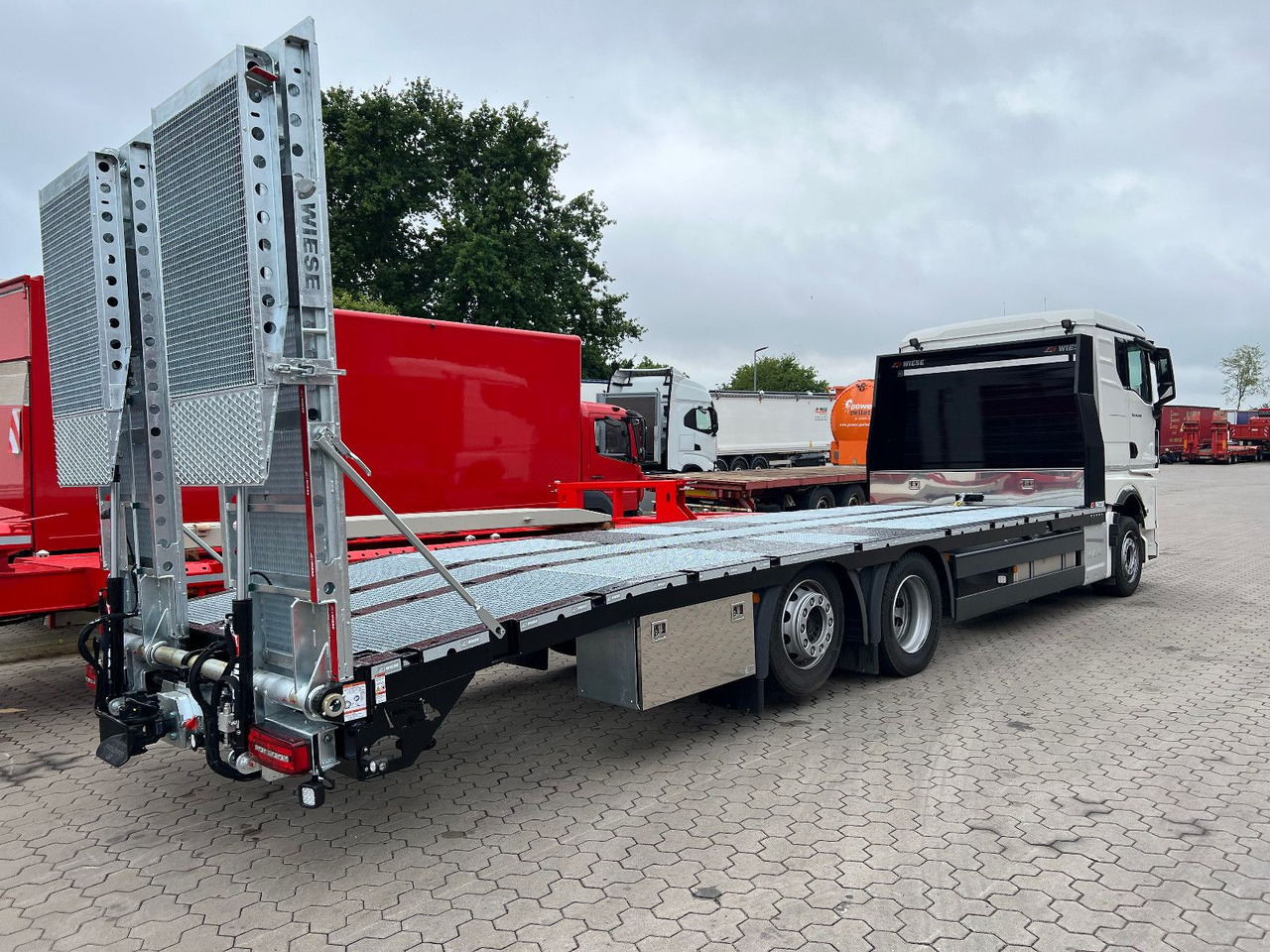 MAN Baumaschinen-  Arbeitsbühnentransporter Rampen - شاحنة سحب: صورة 5 MAN Baumaschinen-  Arbeitsbühnentransporter Rampen - شاحنة سحب: صورة 5