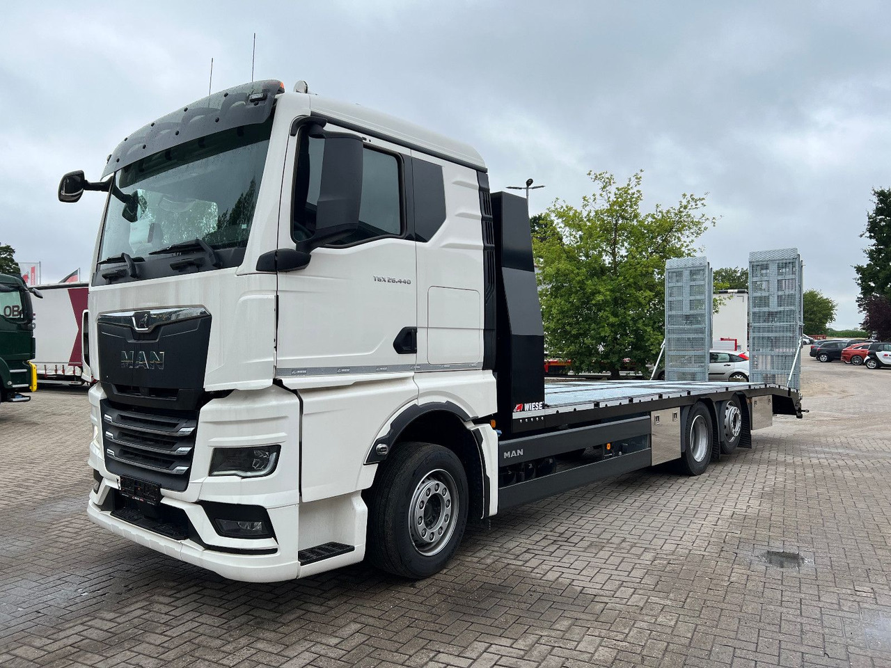 MAN Baumaschinen-  Arbeitsbühnentransporter Rampen - شاحنة سحب: صورة 3 MAN Baumaschinen-  Arbeitsbühnentransporter Rampen - شاحنة سحب: صورة 3