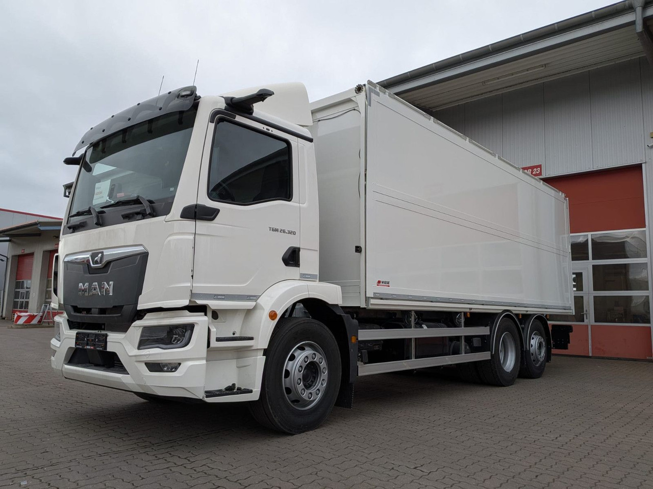 MAN TGM 26.320 6x2/4 Getränkefahrzeug Wingliner LBW - شاحنة مقفلة: صورة 1 MAN TGM 26.320 6x2/4 Getränkefahrzeug Wingliner LBW - شاحنة مقفلة: صورة 1