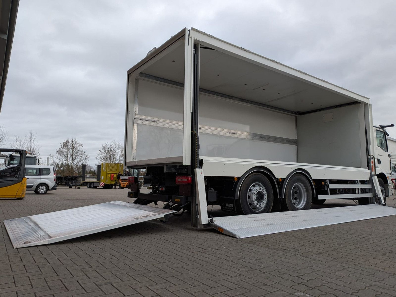 MAN TGM 26.320 6x2/4 Getränkefahrzeug Wingliner LBW - شاحنة مقفلة: صورة 2 MAN TGM 26.320 6x2/4 Getränkefahrzeug Wingliner LBW - شاحنة مقفلة: صورة 2