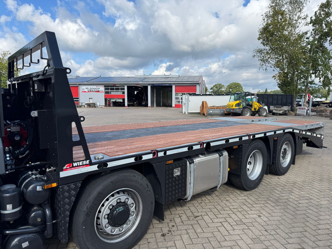 MAN TGS 35.520 8x2H Baumaschinentransporter - شاحنة سحب: صورة 2 MAN TGS 35.520 8x2H Baumaschinentransporter - شاحنة سحب: صورة 2