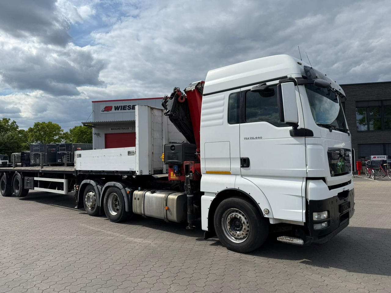 MAN TGX 26.440 6x2 mit HMF 3000-5 Kran - وحدة جر: صورة 1 MAN TGX 26.440 6x2 mit HMF 3000-5 Kran - وحدة جر: صورة 1