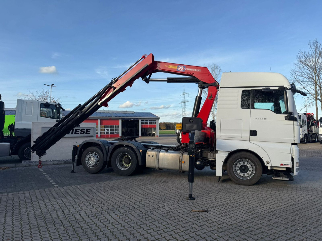 MAN TGX 26.440 6x2 mit HMF 3000-K5 Kran Top Zustand - وحدة جر: صورة 1 MAN TGX 26.440 6x2 mit HMF 3000-K5 Kran Top Zustand - وحدة جر: صورة 1