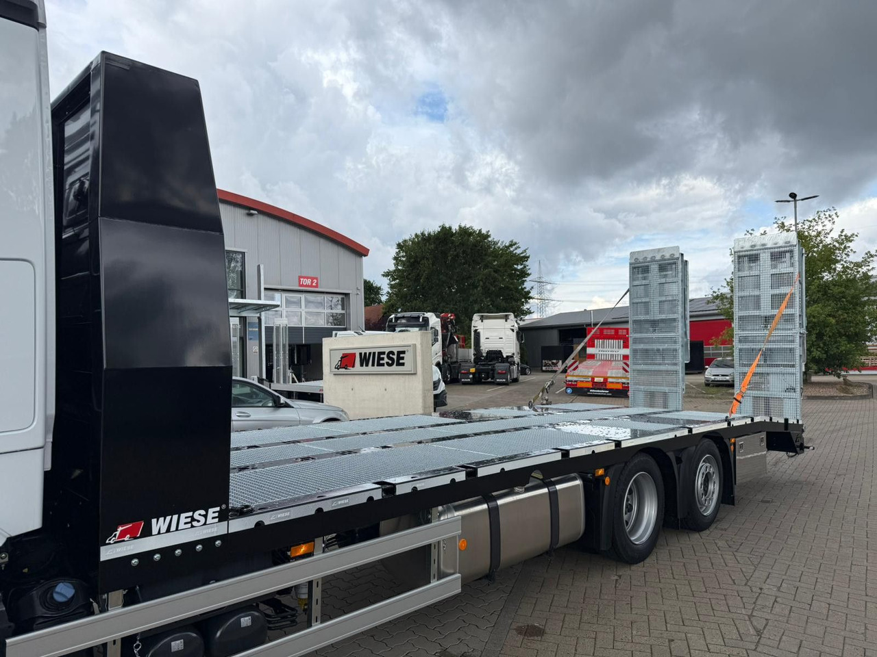 Mercedes-Benz Actros mit Rampen, Maschinentransporter - شاحنات مسطحة: صورة 2 Mercedes-Benz Actros mit Rampen, Maschinentransporter - شاحنات مسطحة: صورة 2