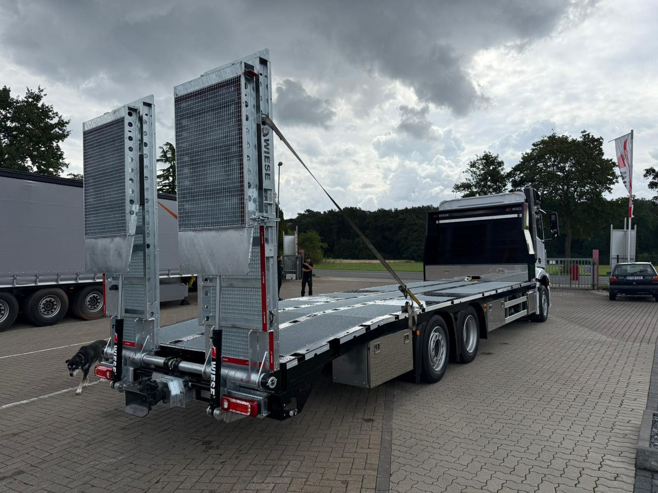 Mercedes-Benz Actros mit Rampen, Maschinentransporter - شاحنة سحب: صورة 4 Mercedes-Benz Actros mit Rampen, Maschinentransporter - شاحنة سحب: صورة 4