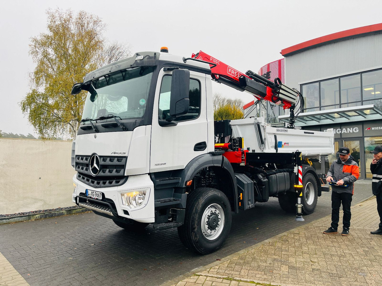 Mercedes-Benz Arocs 1835 4x4 Meiller Fassi F135 Kran Kipper - شاحنة قلاب, شاحنة كرين: صورة 1 Mercedes-Benz Arocs 1835 4x4 Meiller Fassi F135 Kran Kipper - شاحنة قلاب, شاحنة كرين: صورة 1