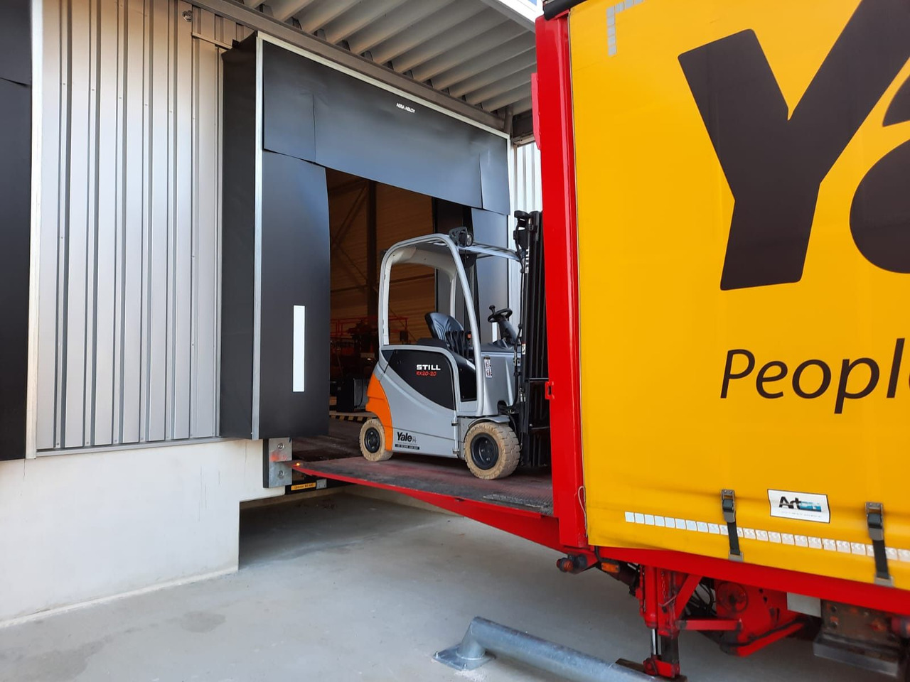 عربة منخفضة مسطحة نصف مقطورة Meusburger 2-Achs-Gabelstaplertransporter Rampe Dhollandia: صورة 8