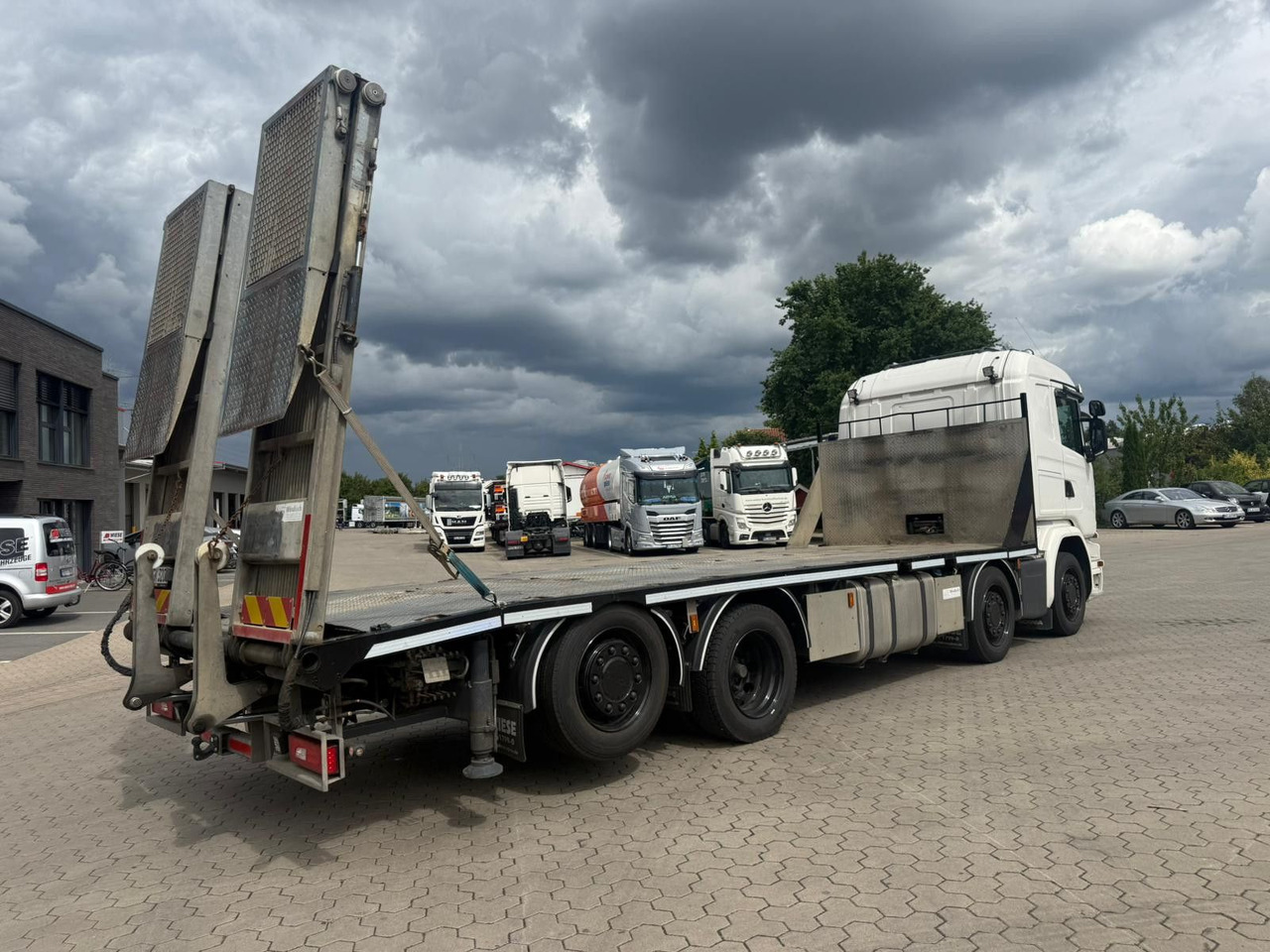 Scania G450 Baumaschinentransporter mit Rampen - شاحنات مسطحة: صورة 4 Scania G450 Baumaschinentransporter mit Rampen - شاحنات مسطحة: صورة 4