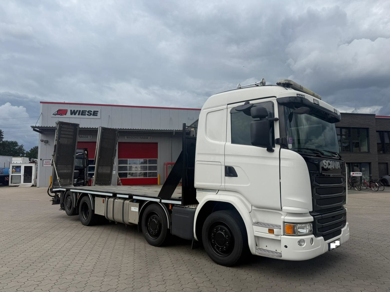 Scania G450 Baumaschinentransporter mit Rampen - شاحنات مسطحة: صورة 1 Scania G450 Baumaschinentransporter mit Rampen - شاحنات مسطحة: صورة 1